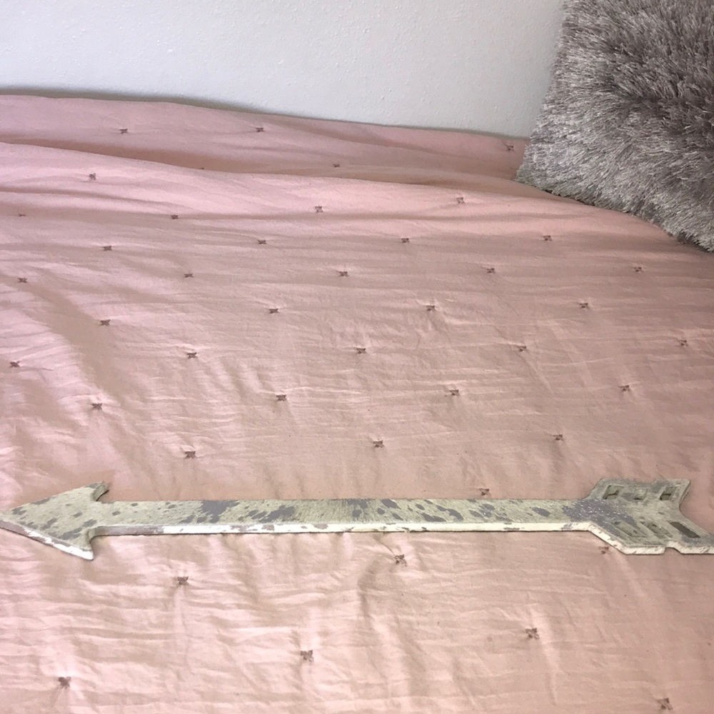 Faux animal fur arrow